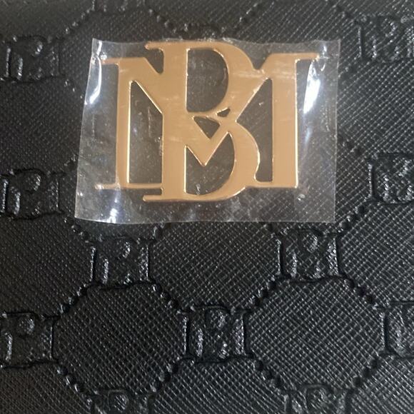 Badgley Mischka black Small Zip Around Wallet - Picture 9 of 9